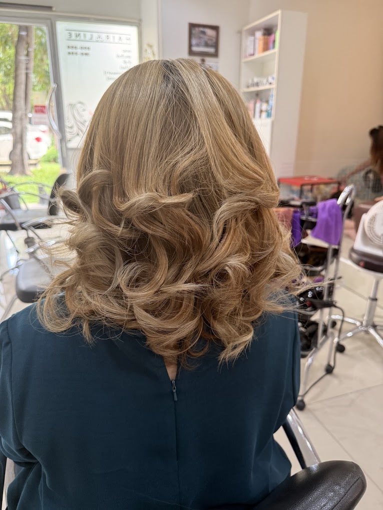 ร้านเสริมสวยนนทบุรี Hair Line บรรยากาศภายในร้าน